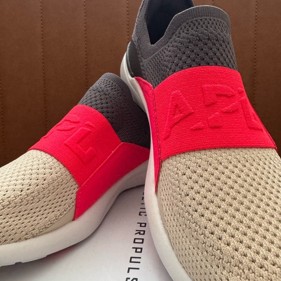 APL Women’s Techbloom Bliss Sneakers - Asteroid/Magenta/Beach - Picture 3 of 6